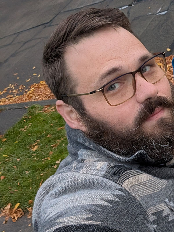 Blake Geist is an expert in reputation management and SEO